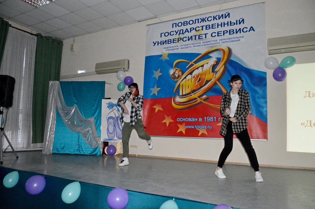 6AkzTEDcUWs